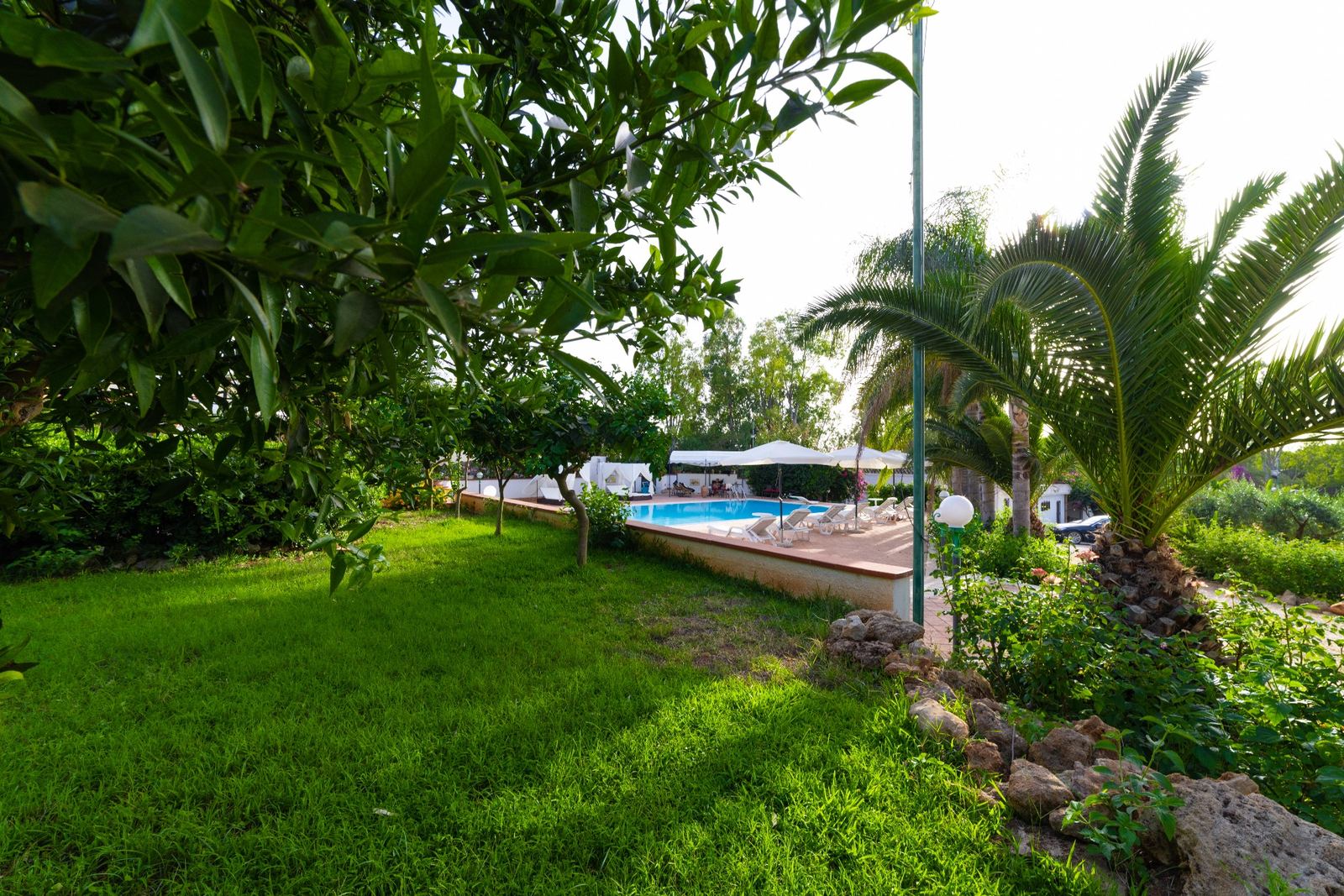 Piscina vista dalla zona salotto
